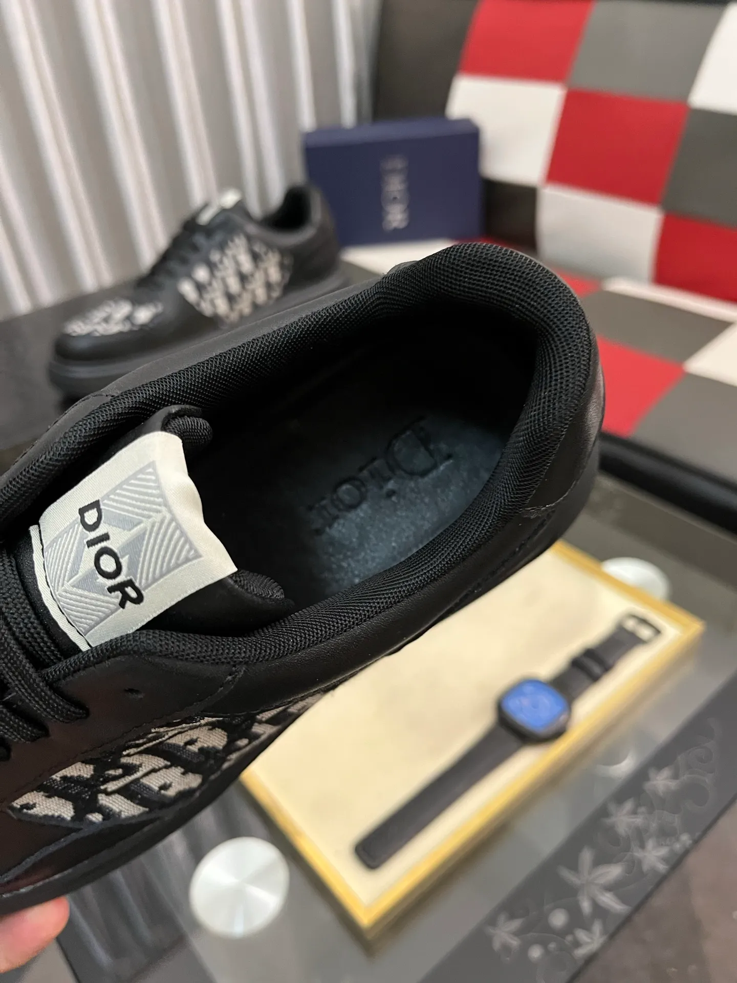 Men's men's shoes 💰420⌚️⌚️Dior unique modern style sneakers. Counter purchasing 🏃casual leather shoes😍😍 original cowhide leather imported from Italy (refuses to discolor and grind feet) soles: original soles specially provided by the original factory, super cool 😍breathable when walking 👍 style design ⚠️ super comfortable and wear-resistant original soles. Just like shooting the real thing 🎬The real thing is better Code number: 38-442️⃣Colors available